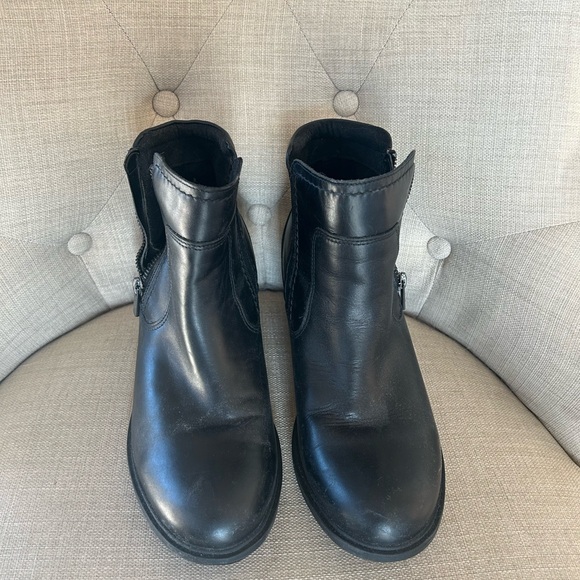 NWOT Clark’s Black Leather Ankle Boots - Picture 2 of 6